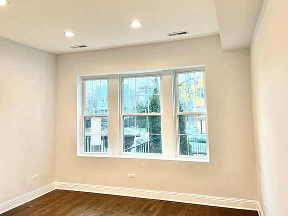 3rd image of 3935 N Sawyer Ave #1