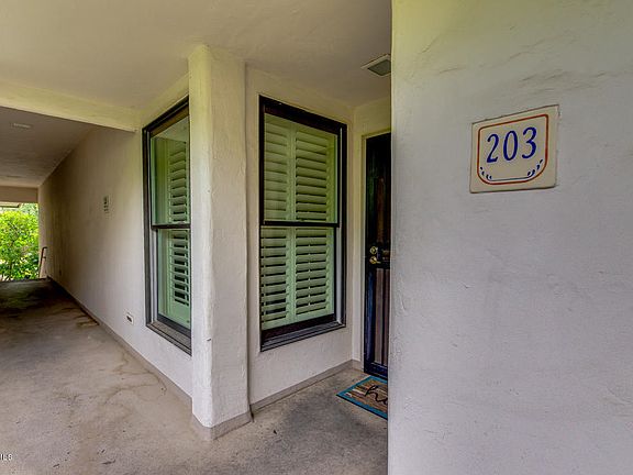 2nd image of 5200 S Lakeshore Dr APT 203