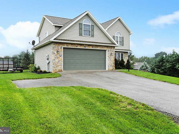 2nd image of 25 N Strawberry Hill Dr