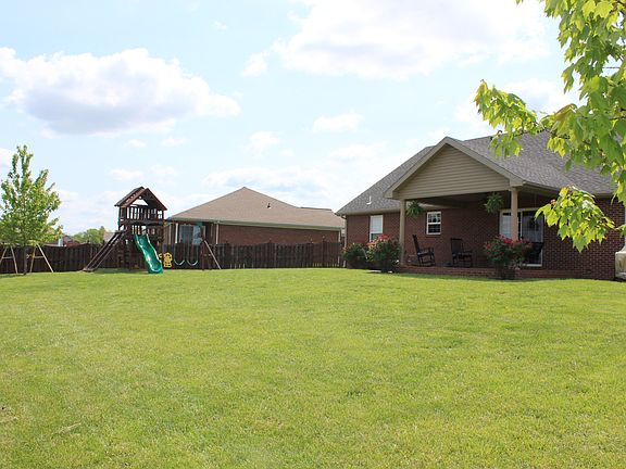 Spacious Back Yard