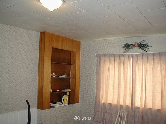 3rd image of 315 N E Street