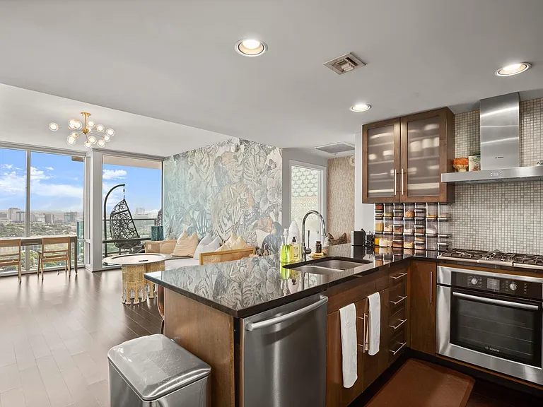 300 Bowie St #3806 — Photo 11