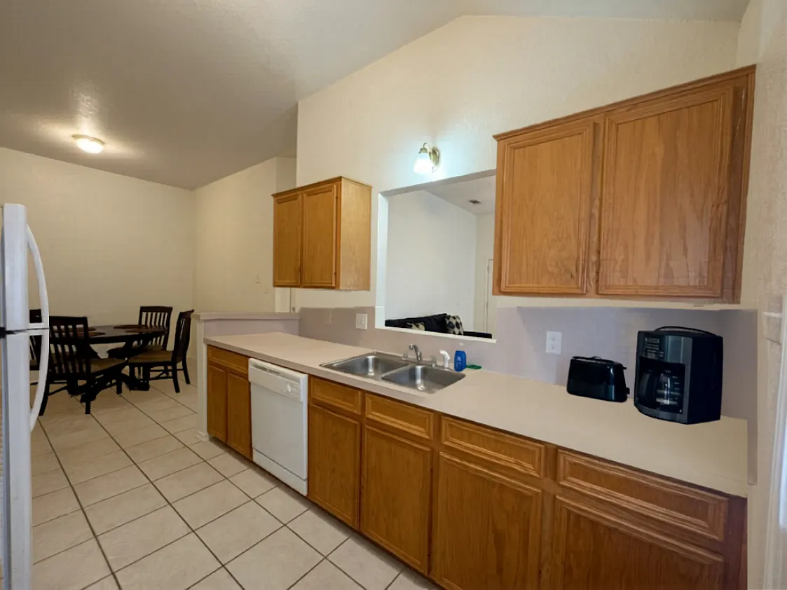 3 bed, 1200 sqft, $1,499 — Photo 2