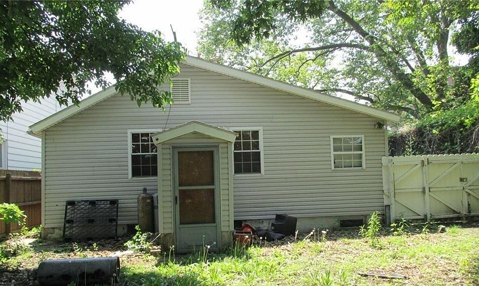 2nd image of 630 W 16th St