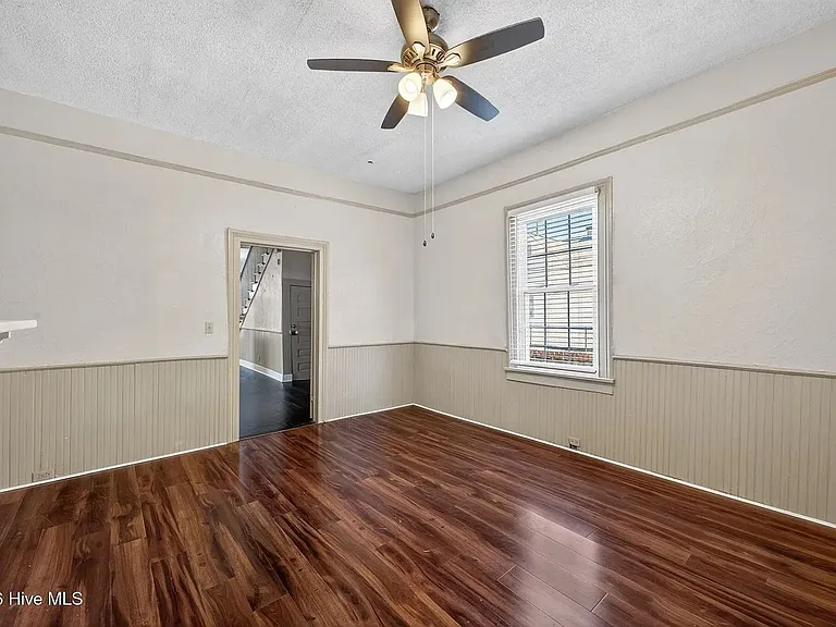 1102 Phillips St — Photo 17