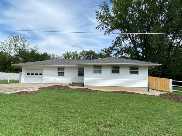 2025 Douglas St, Charleston, IL 61920