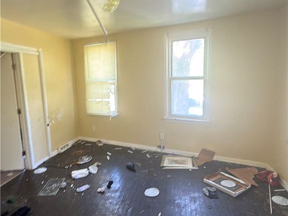 2nd image of 2877 Ambler St