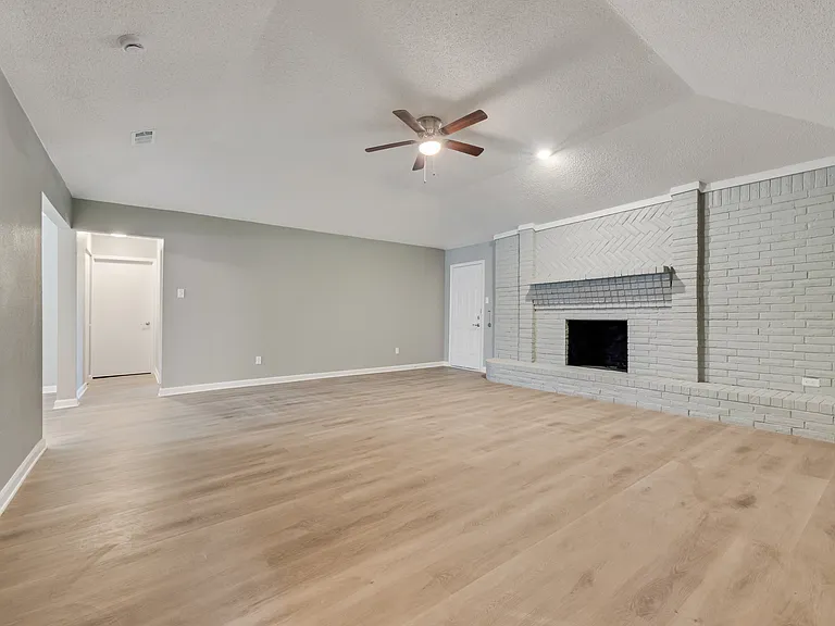 104 Redhaw Ct — Photo 1