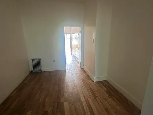 Living room, photo 2