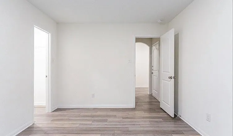 1331 Treeta Trl — Photo 11