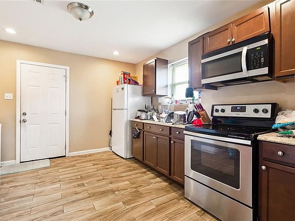 4th image of 8901-03 Dinkins St