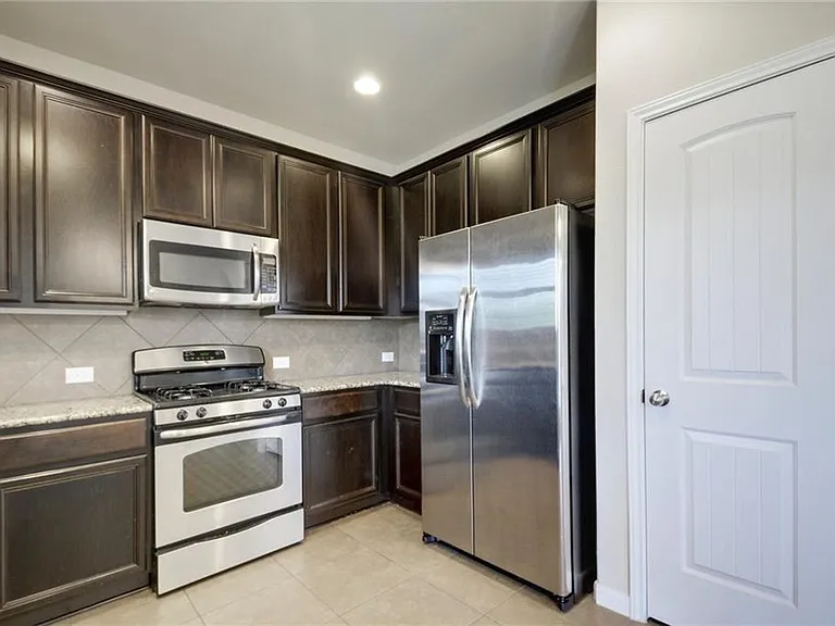 8528 White Ibis Dr — Photo 2