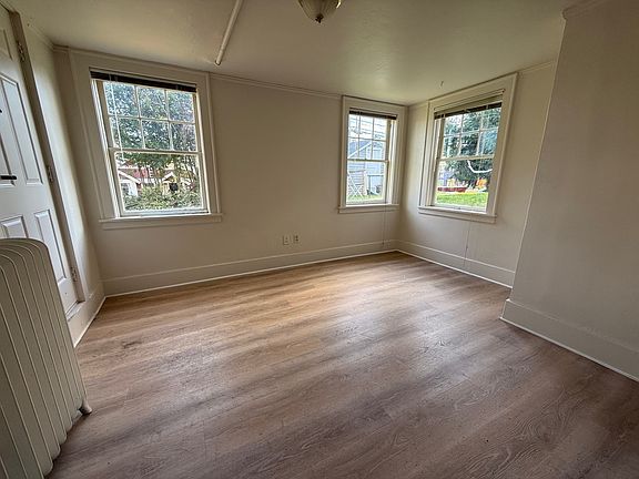3rd image of 5046 19th Ave NE #L