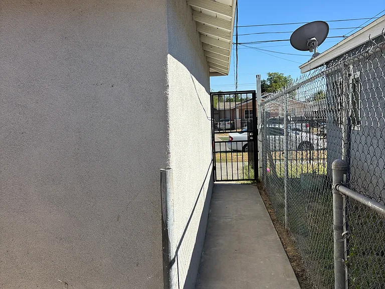 218 E 10th St #218 — Photo 18