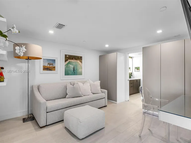 10 Venetian Way #1803 — Photo 19