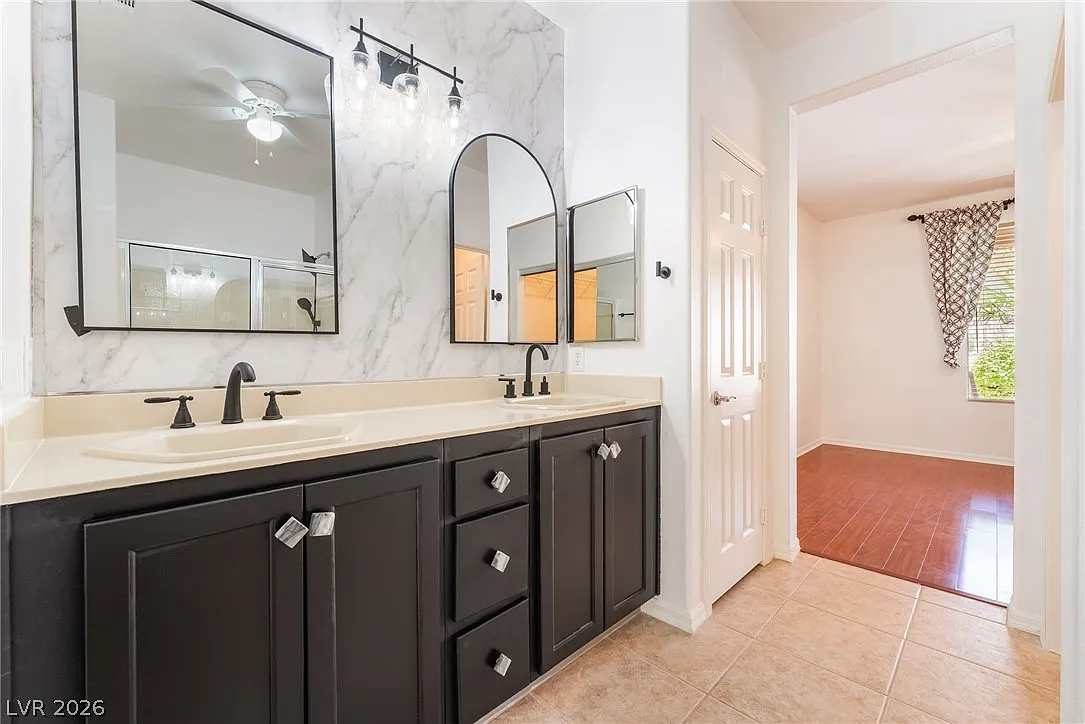 2 bed, 2.0 bath, 1370 sqft, $2,195 — Photo 2