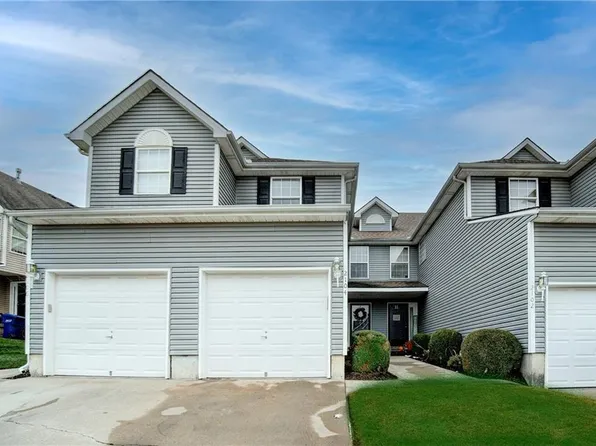 2104 SW Gooseberry Ln, Lees Summit, MO 64082