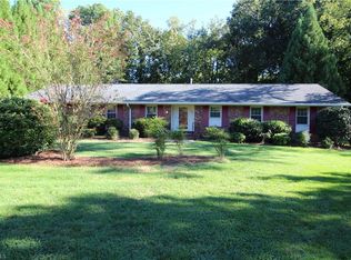 903 Fairidge Dr, Jamestown, NC 27282