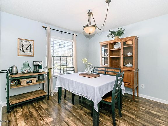 4th image of 5566 Autumnbrook Ct