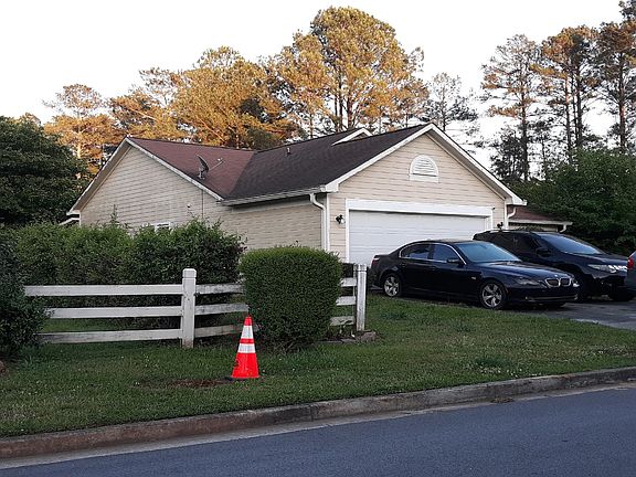 3rd image of 3174 Regency Park Dr
