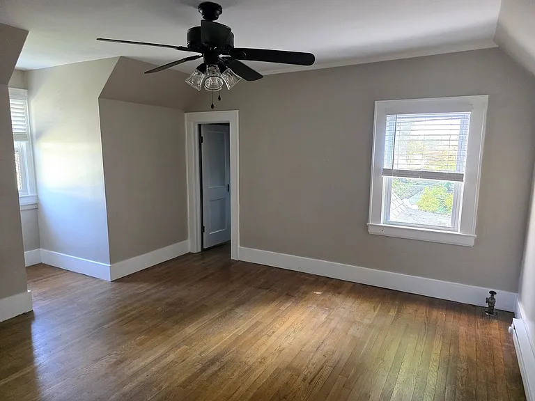 1046 N Main St — Photo 20