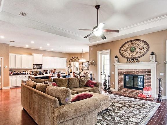 4th image of 6755 High Knoll Dr