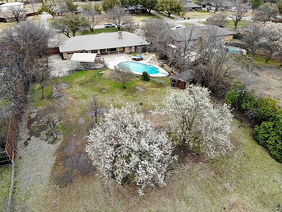 2nd image of 118 Moonlight Dr