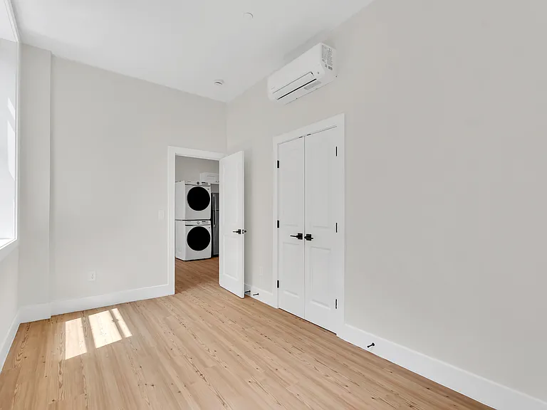 472 Main St — Photo 8