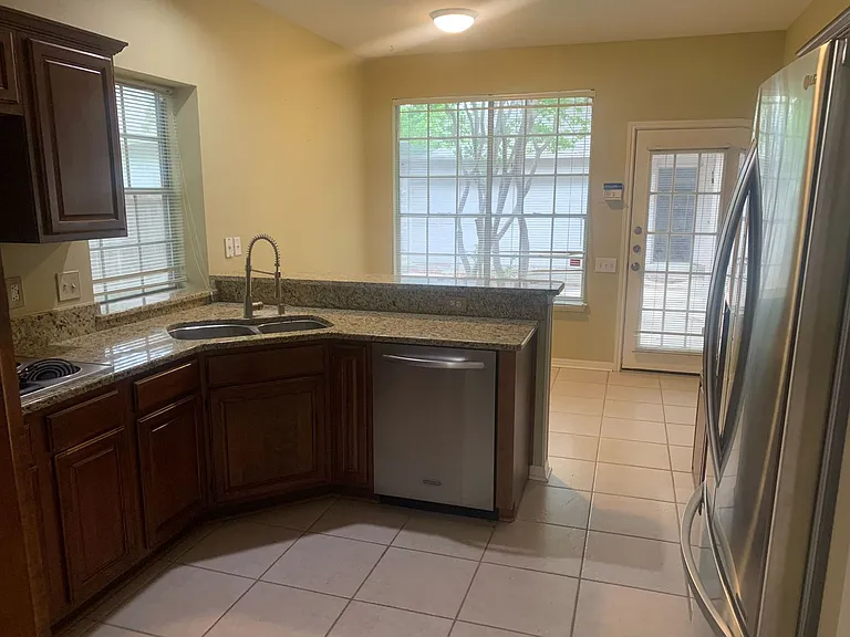 4410 Shavano Cross — Photo 9