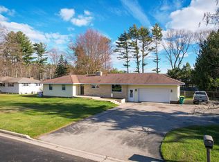 929 Edgewood Cir, Marinette, WI 54143