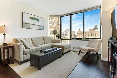 Rented by R New York