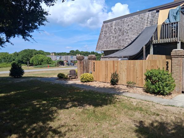 3305 Barnacle Ln