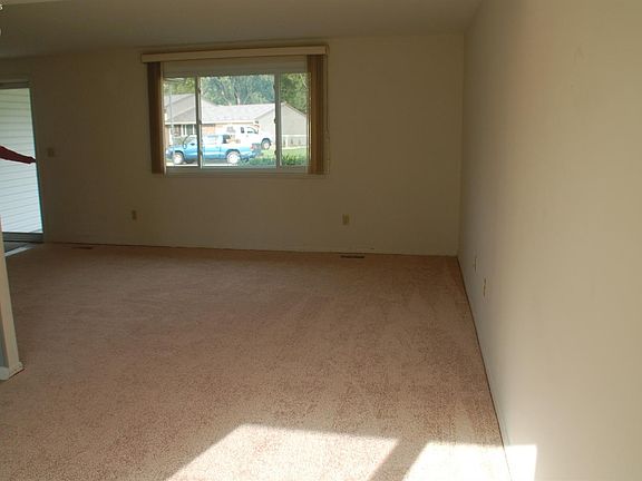 4th image of 2906 Park Ln
