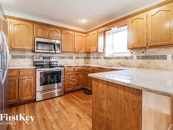 5th image of 1601 NE Auburn Dr