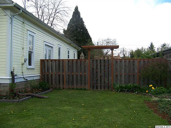 5th image of 415 21st St NE