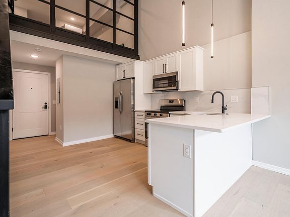 4th image of 719 Dickinson St #2B
