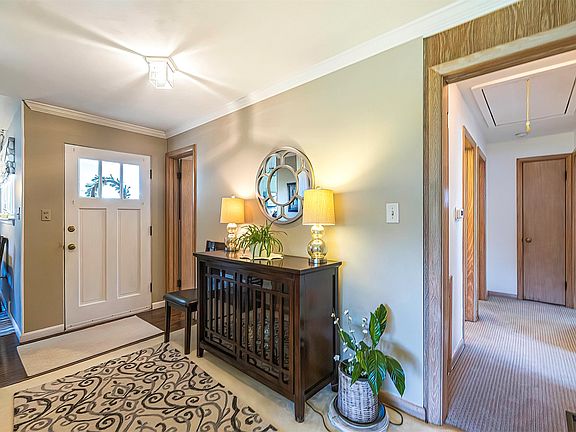 3rd image of 701 Pin Oak Dr