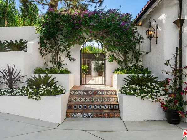 11630 Amanda Dr, Studio City, CA 91604