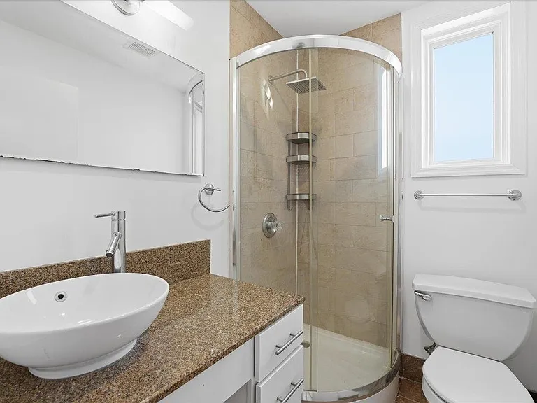 515 30th St #1C — Photo 11