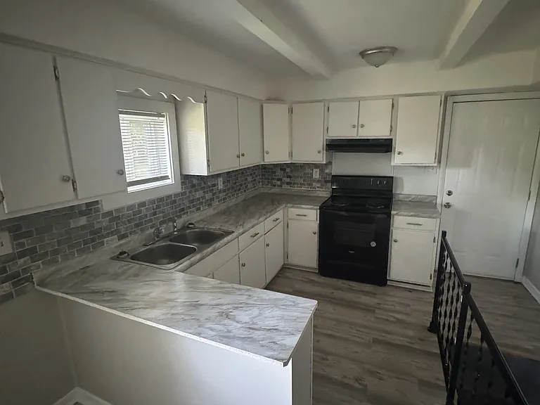 6625 Thurston Ave — Photo 8