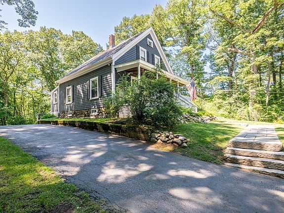 3rd image of 34 Lowell Rd