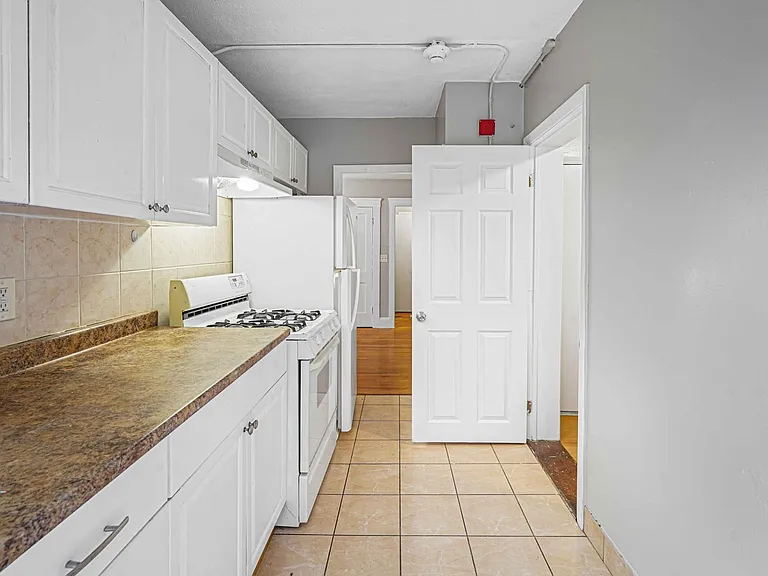 126 Sumner Ave — Photo 10