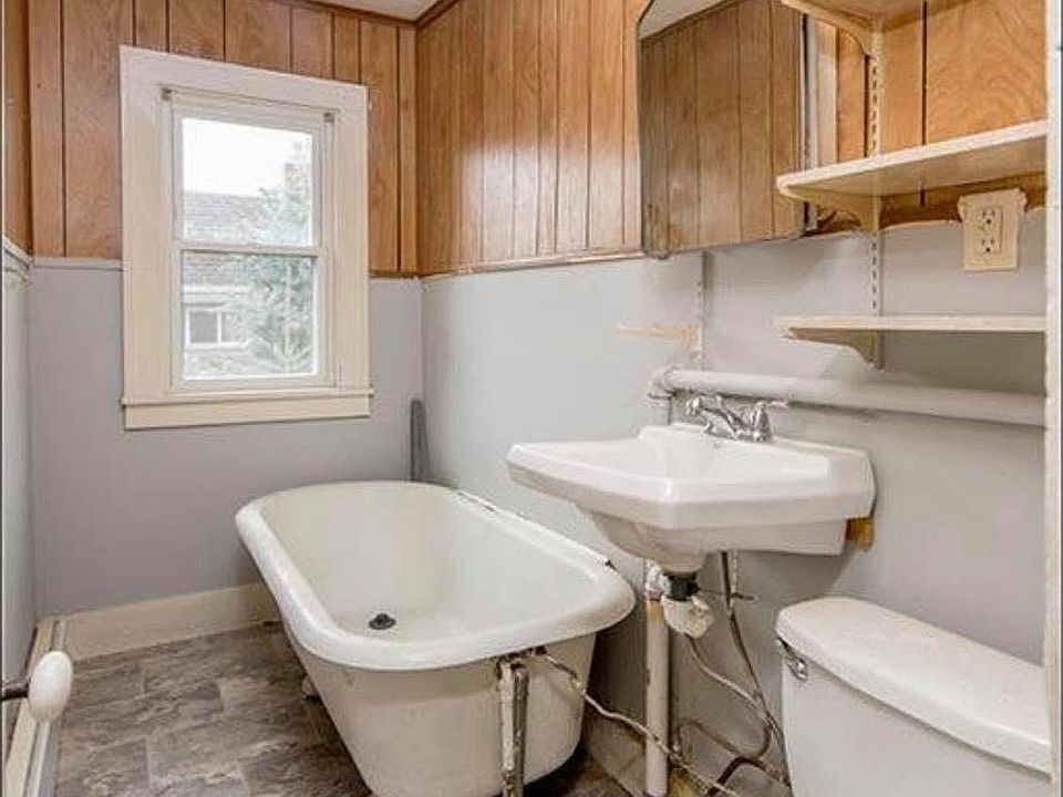 1st image of 1056 Churchill St APT 2