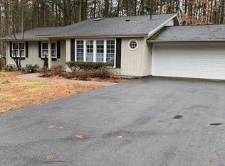33 Rip Van Ln, Saratoga Springs, NY 12866