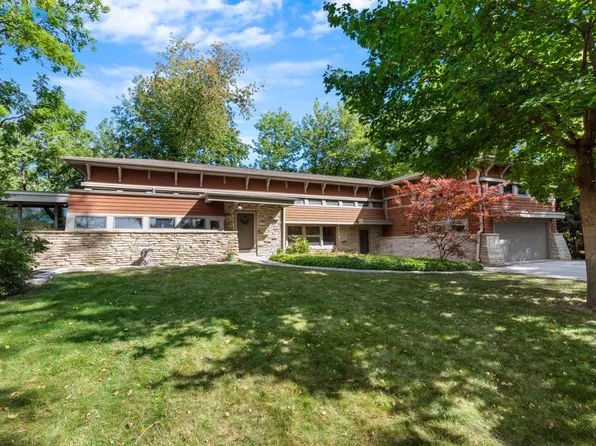 1150 East Standish PLACE, Bayside, WI 53217