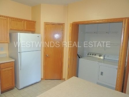 3rd image of 460 Kansas Ave Unit 04