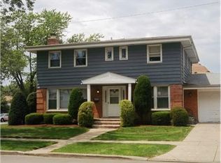 7616 Davis St, Morton Grove, IL 60053