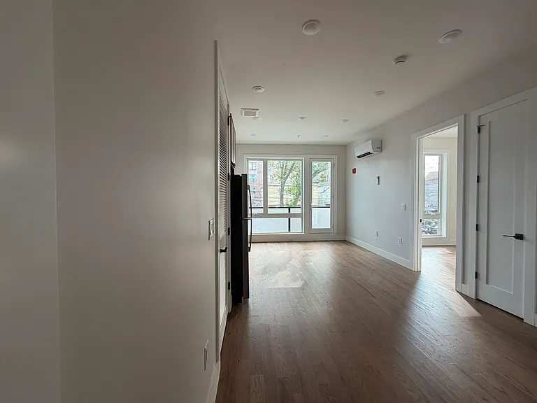 40 Lembeck Ave #21E — Photo 4