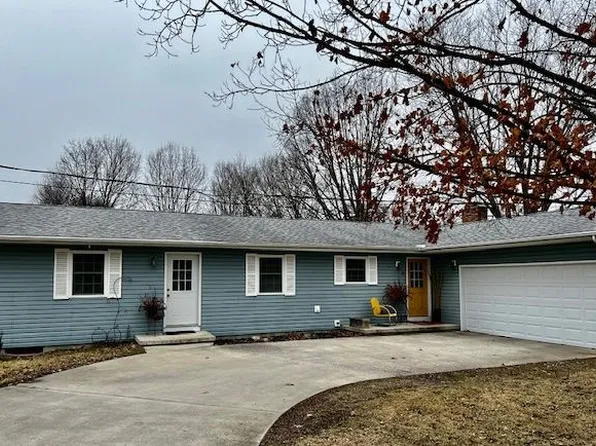 2 Thunderbird Rd, Oakwood, IL 61858