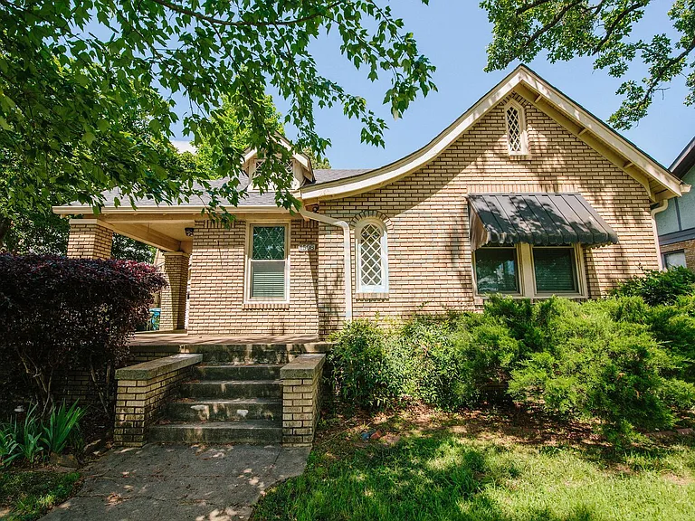 1508 Kavanaugh Blvd — Photo 2